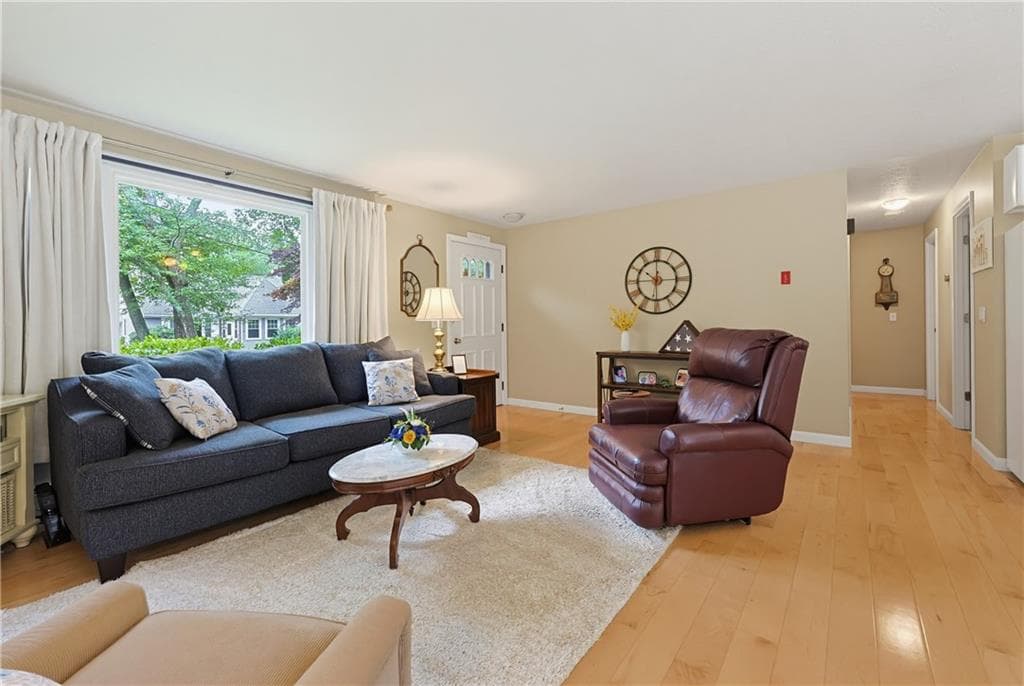 Single Family Residence at 39 Tidewater Drive W, South Kingstown, photo 17 of 33