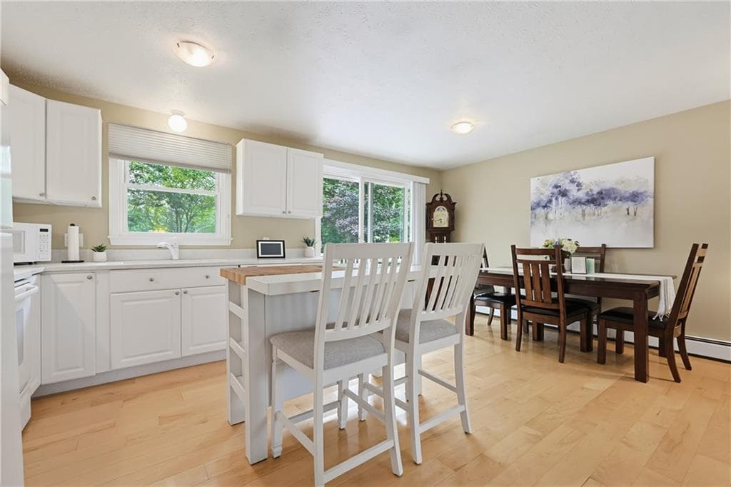 Single Family Residence at 39 Tidewater Drive W, South Kingstown, photo 10 of 33