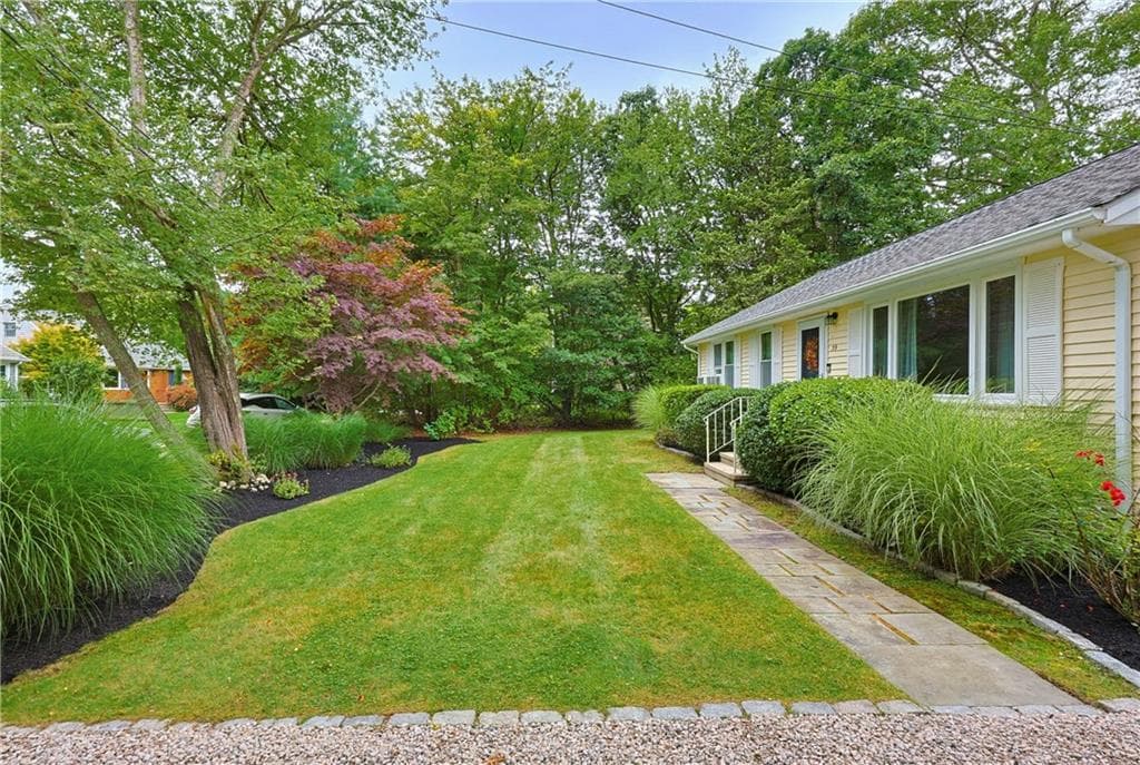Single Family Residence at 39 Tidewater Drive W, South Kingstown, photo 4 of 33