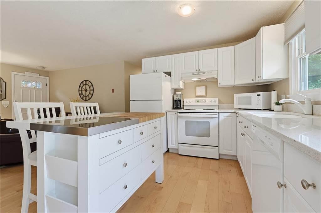 Single Family Residence at 39 Tidewater Drive W, South Kingstown, photo 8 of 33