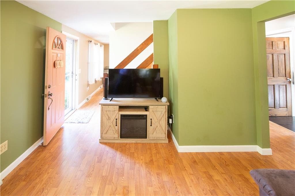 Single Family Residence at 14 Debra Drive, Richmond, photo 18 of 32