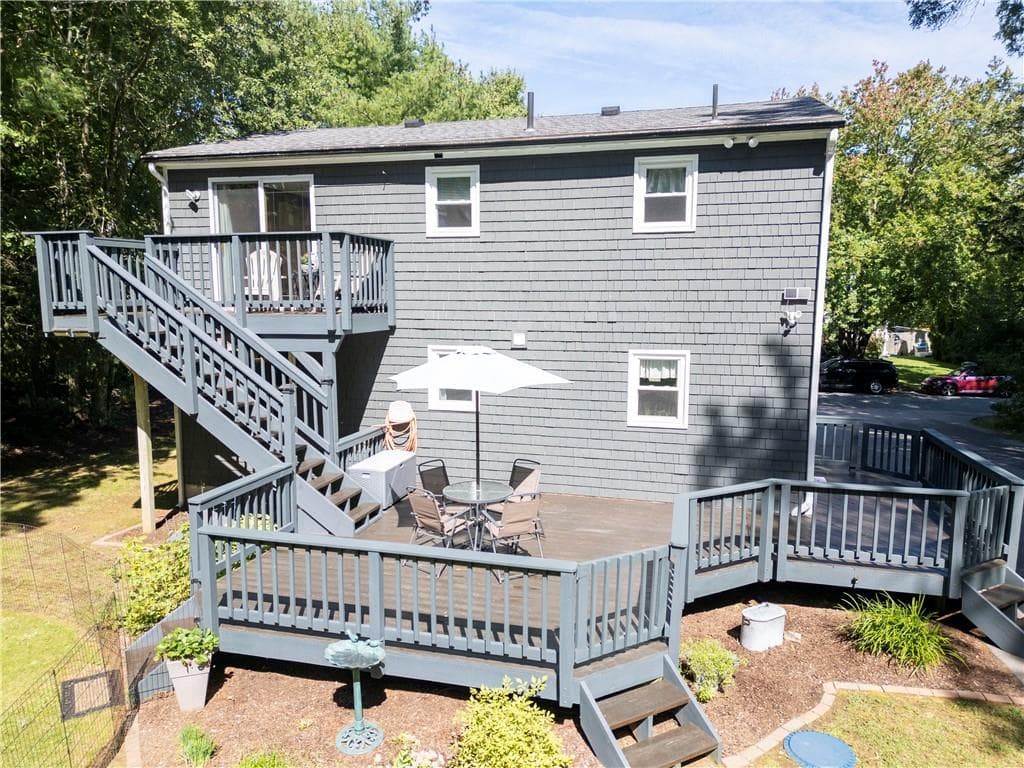 Single Family Residence at 14 Debra Drive, Richmond, photo 11 of 32