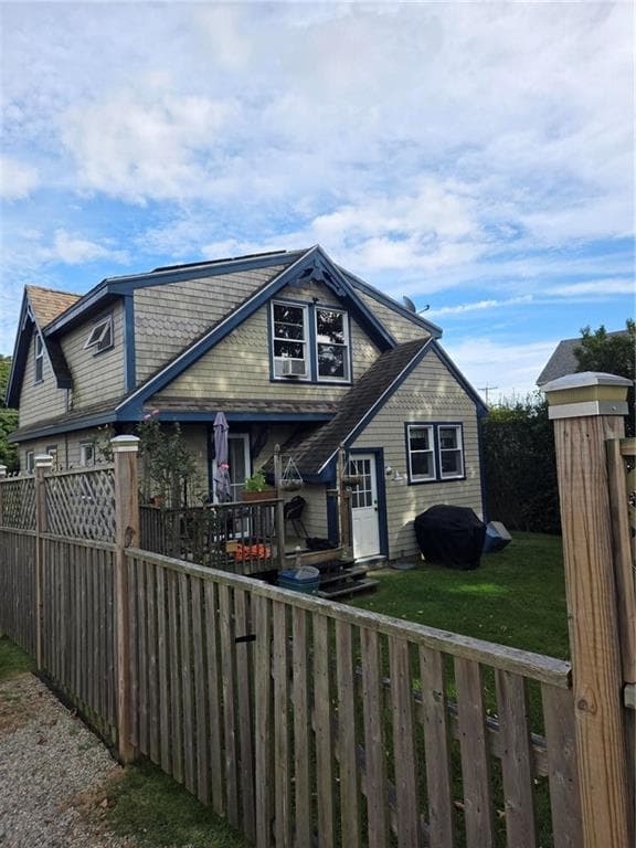 Single Family Residence at 37 Eustis Avenue, Newport, photo 26 of 34