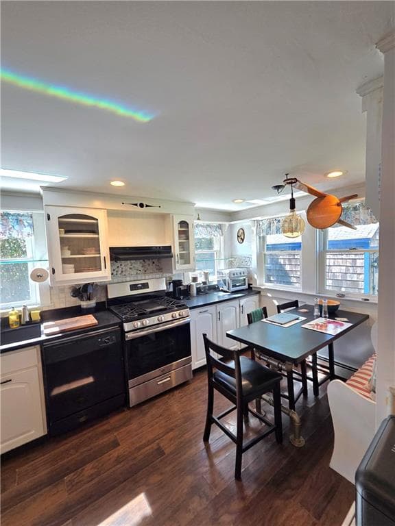 Single Family Residence at 37 Eustis Avenue, Newport, photo 14 of 34