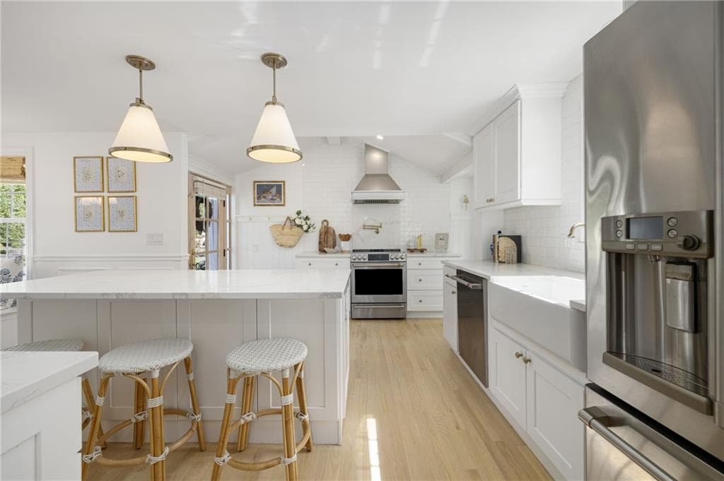 Single Family Residence at 35 Hill Top Drive, Cranston, photo 10 of 43