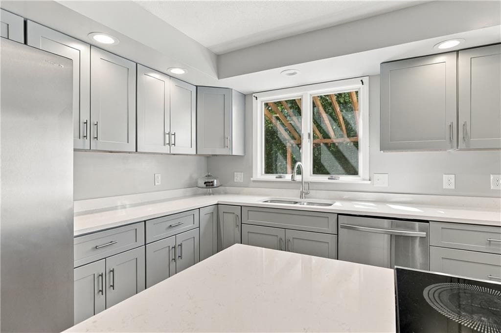 Single Family Residence at 20 Lincoln Drive, North Smithfield, photo 18 of 50
