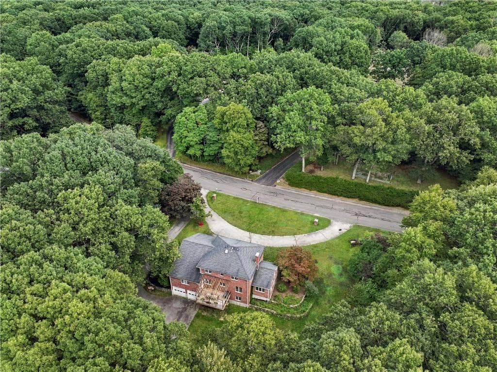 Single Family Residence at 20 Lincoln Drive, North Smithfield, photo 11 of 50