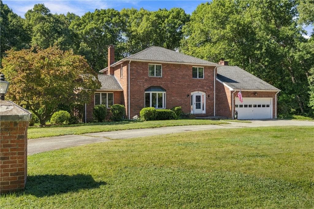Single Family Residence at 20 Lincoln Drive, North Smithfield, photo 4 of 50