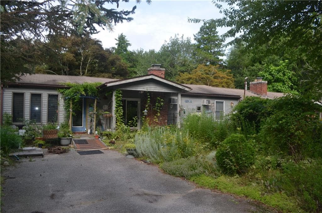 Single Family Residence at 161 E Beach Road, Charlestown, photo 2 of 29