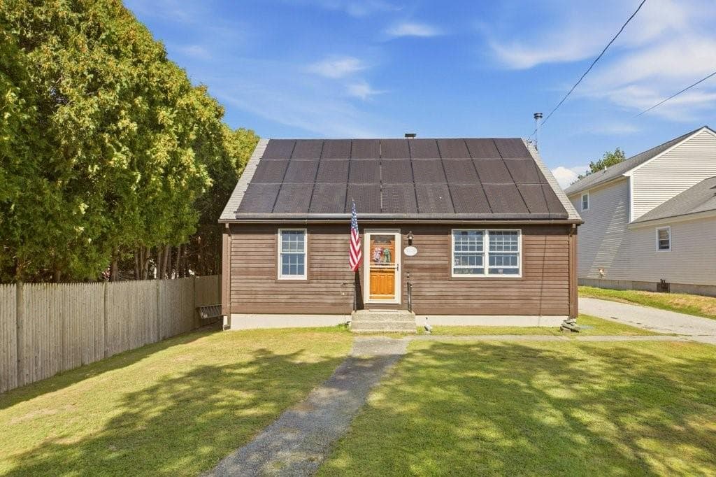 Single Family Residence at 165 Mill Lane, Portsmouth, photo 2 of 45