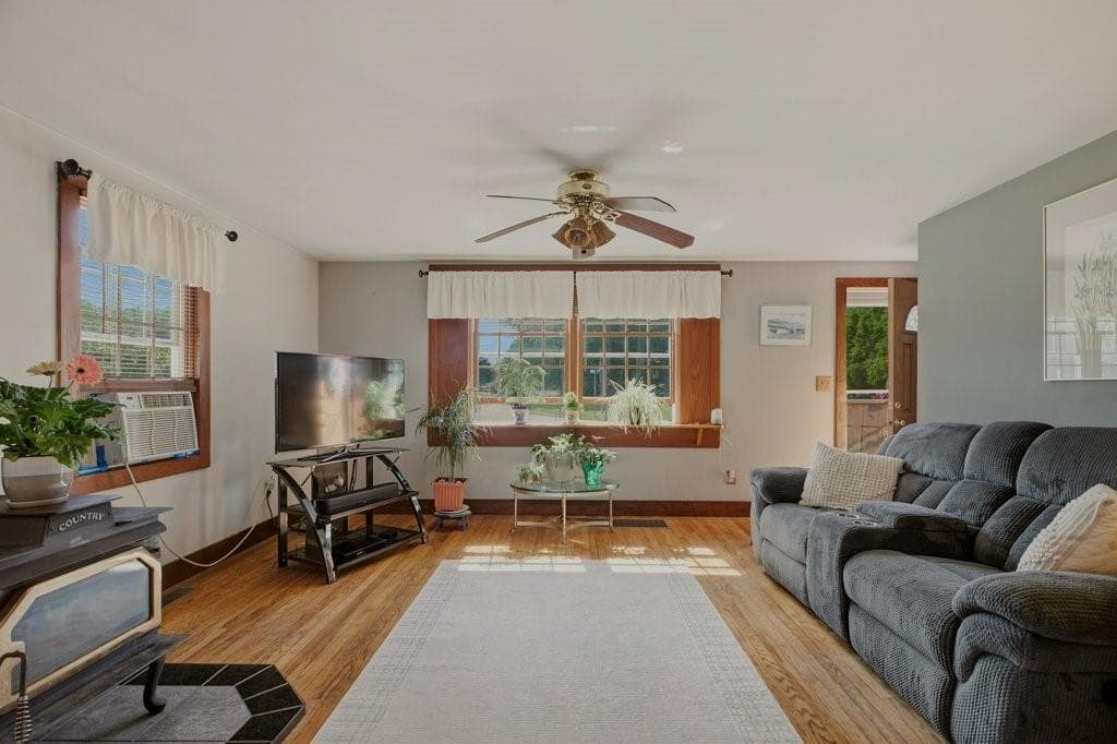 Single Family Residence at 165 Mill Lane, Portsmouth, photo 6 of 45