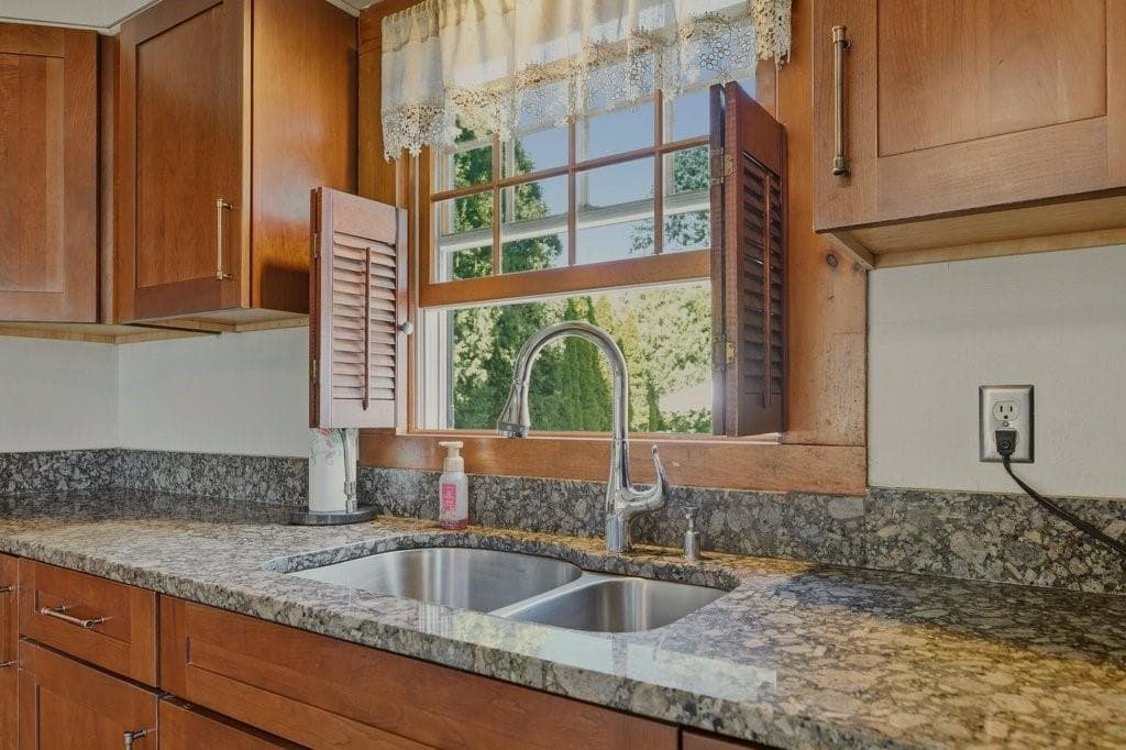 Single Family Residence at 165 Mill Lane, Portsmouth, photo 13 of 45
