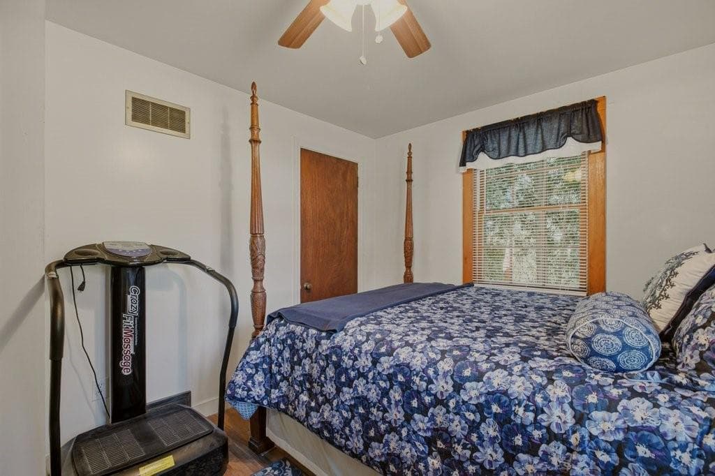 Single Family Residence at 165 Mill Lane, Portsmouth, photo 17 of 45
