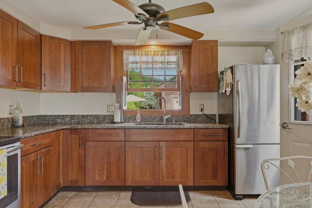 Single Family Residence at 165 Mill Lane, Portsmouth, photo 10 of 45