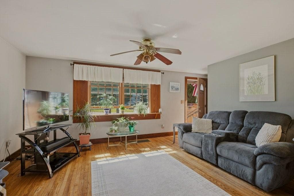 Single Family Residence at 165 Mill Lane, Portsmouth, photo 14 of 45