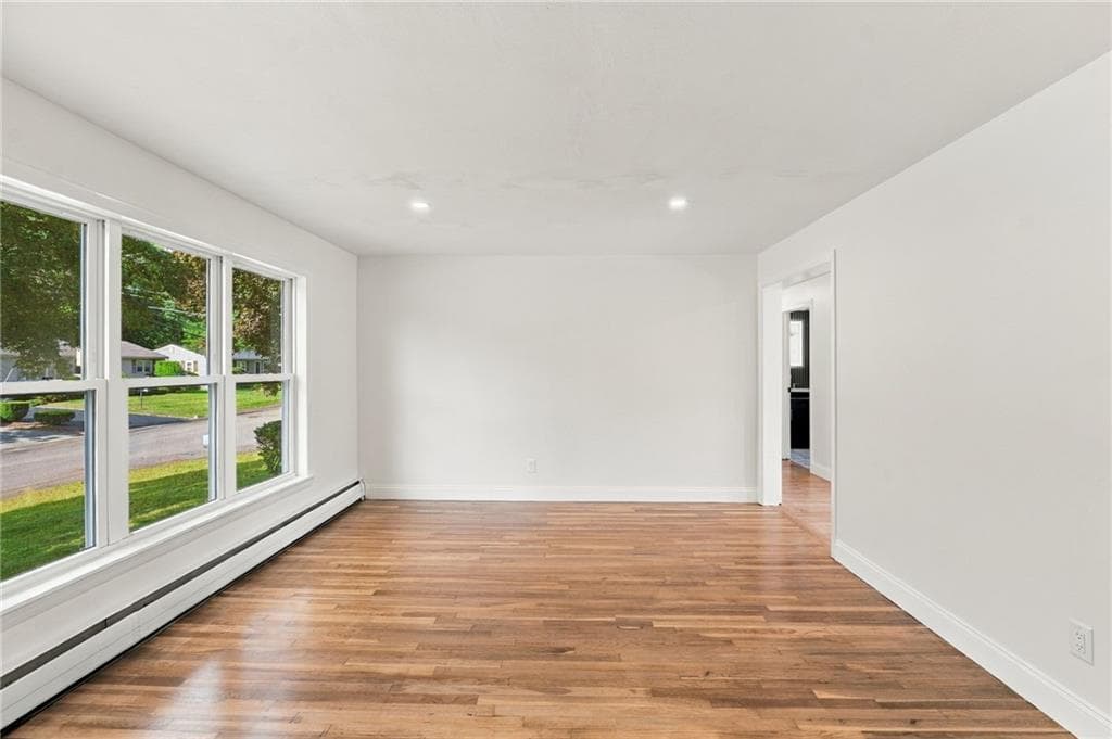 Single Family Residence at 62 Drybrook Road, Warwick, photo 4 of 39