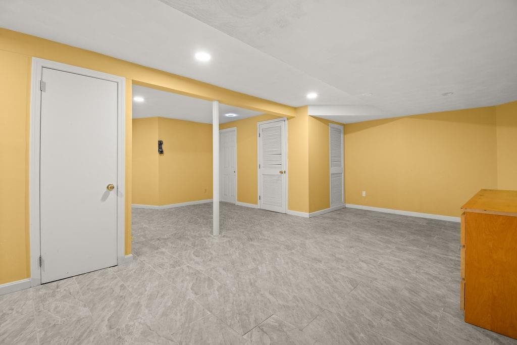 Single Family Residence at 2075 Division Road, East Greenwich, photo 19 of 25