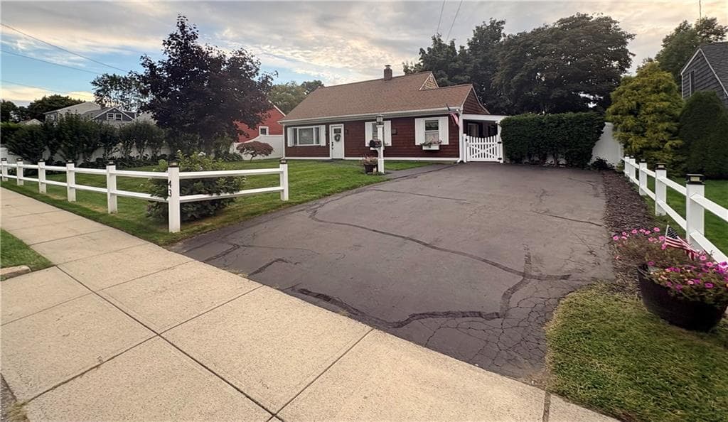 Single Family Residence at 43 Greenway Drive, Bristol, photo 3 of 22