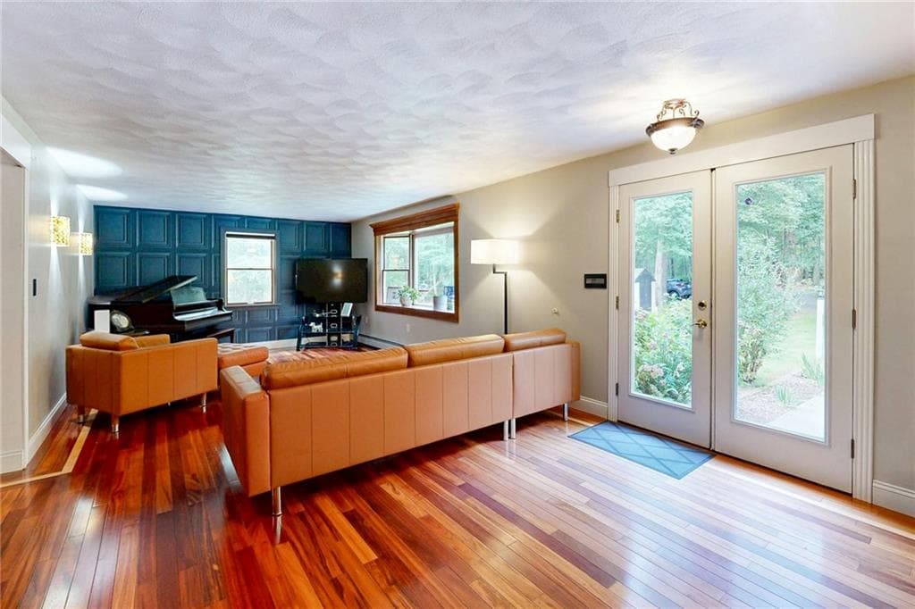 Single Family Residence at 35 Job Drive, Richmond, photo 7 of 50