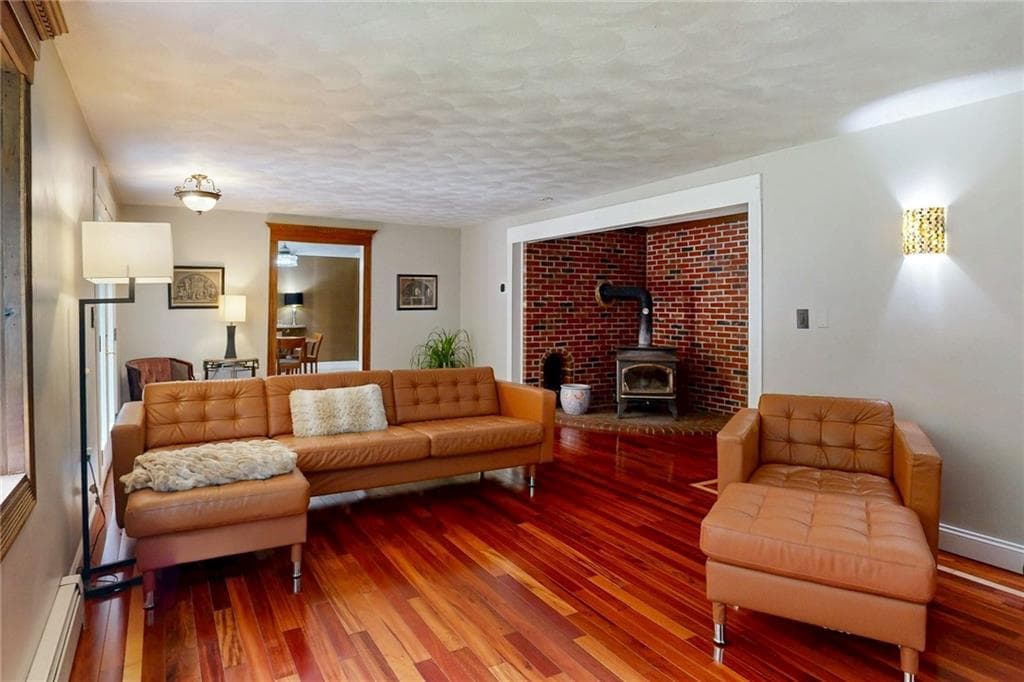 Single Family Residence at 35 Job Drive, Richmond, photo 9 of 50