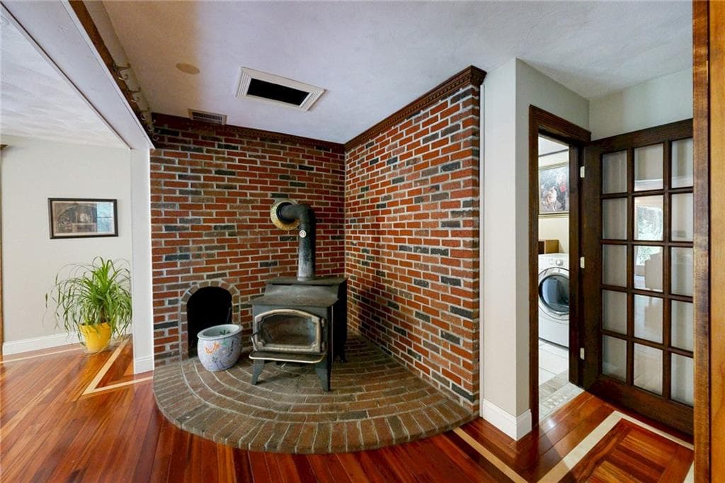 Single Family Residence at 35 Job Drive, Richmond, photo 10 of 50
