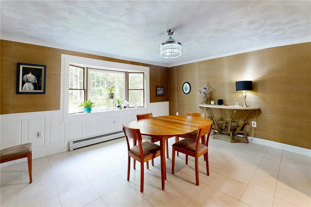 Single Family Residence at 35 Job Drive, Richmond, photo 11 of 50