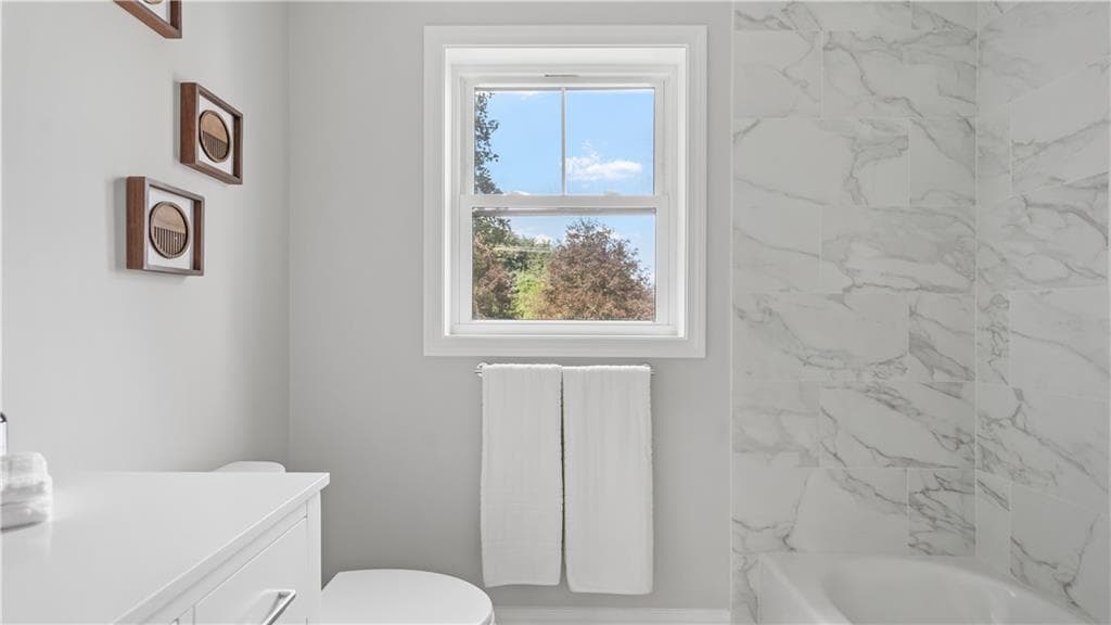 Condominium at 83 Cadora Avenue, Warwick, photo 18 of 32