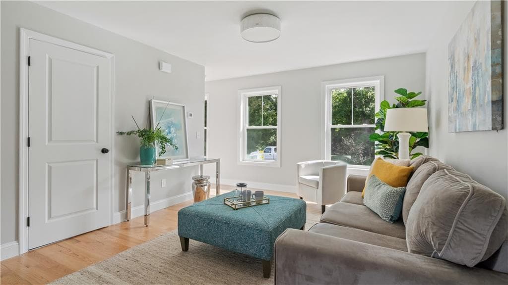 Condominium at 83 Cadora Avenue, Warwick, photo 4 of 32