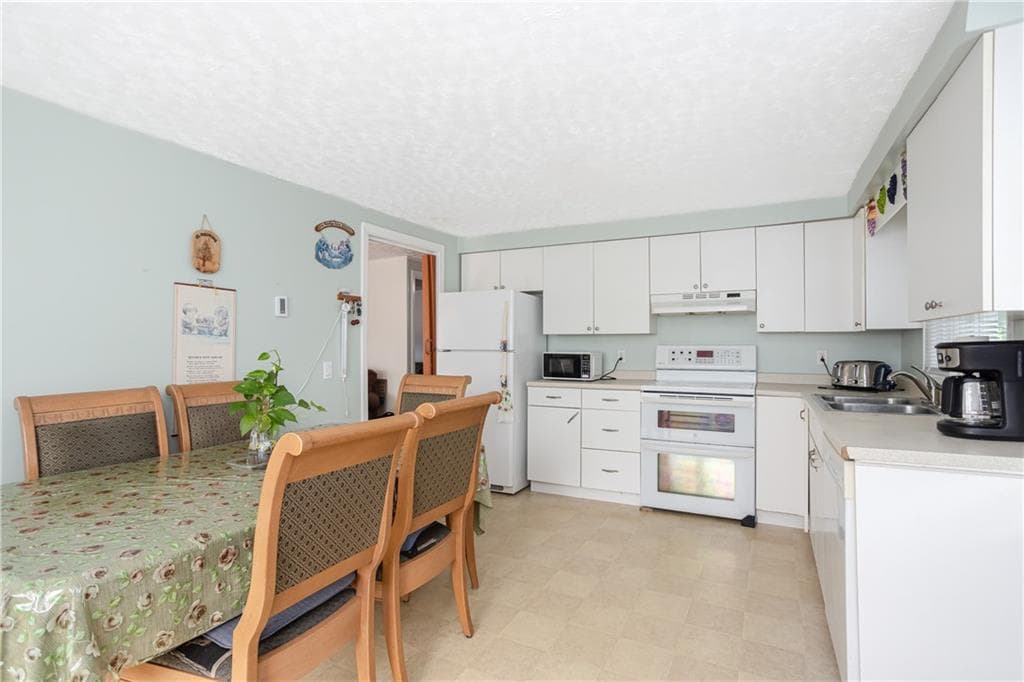 Multi Family at 9 Burdick Avenue, Newport, photo 6 of 29