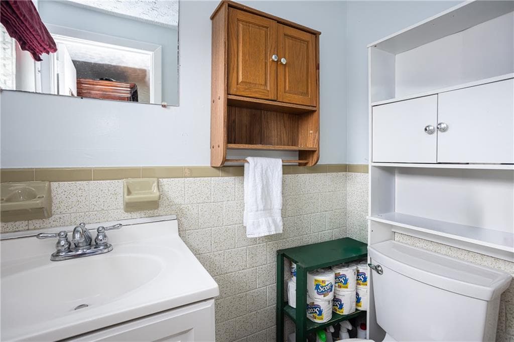 Multi Family at 9 Burdick Avenue, Newport, photo 20 of 29