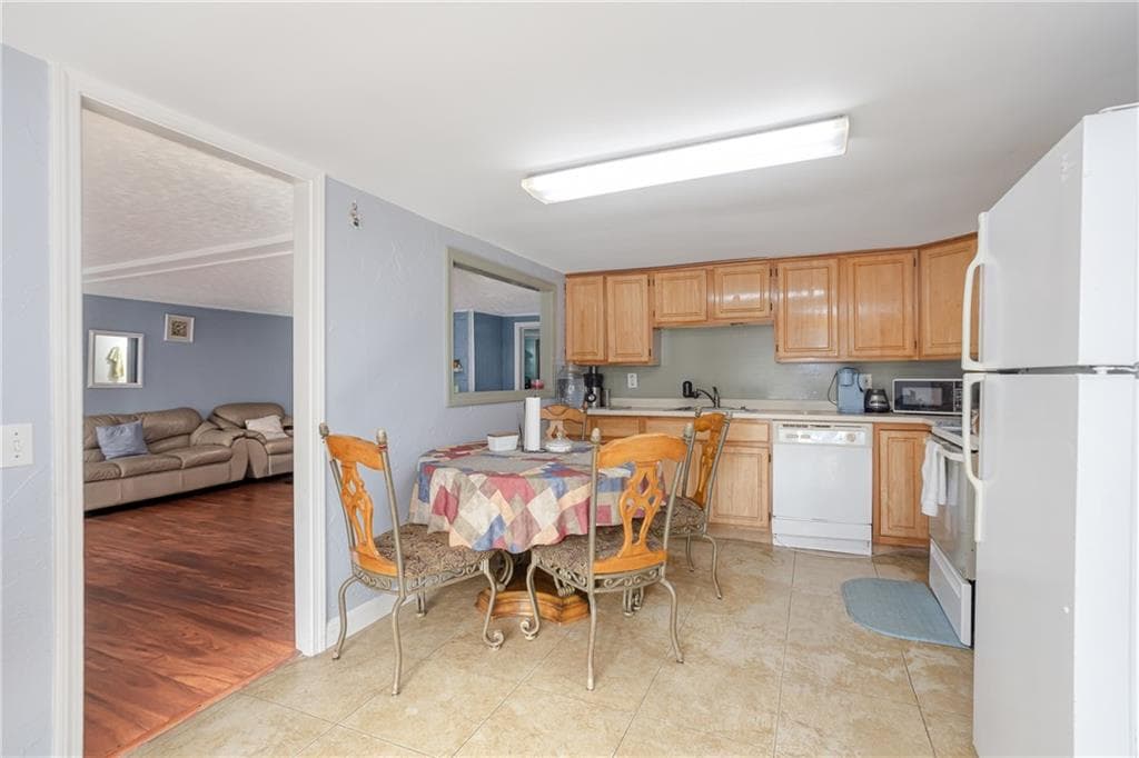 Multi Family at 9 Burdick Avenue, Newport, photo 14 of 29