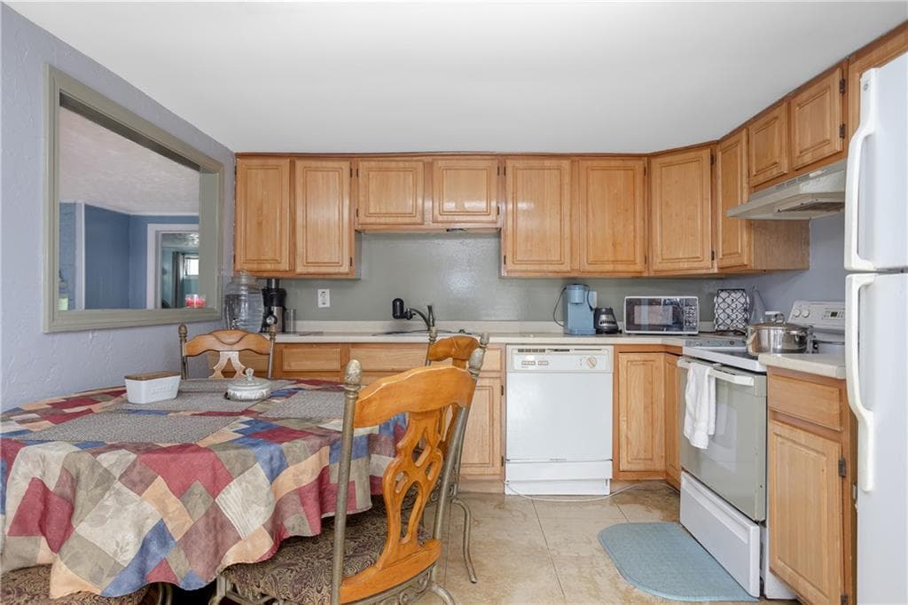 Multi Family at 9 Burdick Avenue, Newport, photo 19 of 29