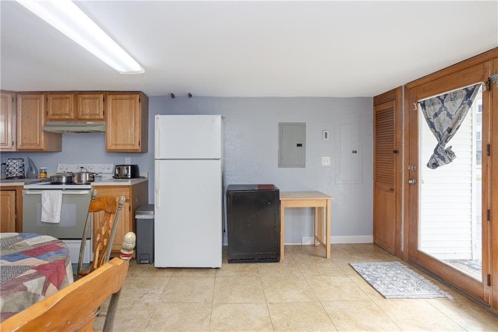 Multi Family at 9 Burdick Avenue, Newport, photo 21 of 29