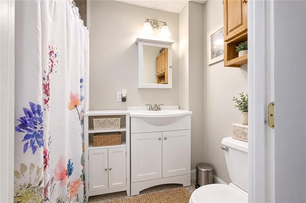 Multi Family at 277 Sayles Avenue, Pawtucket, photo 9 of 41