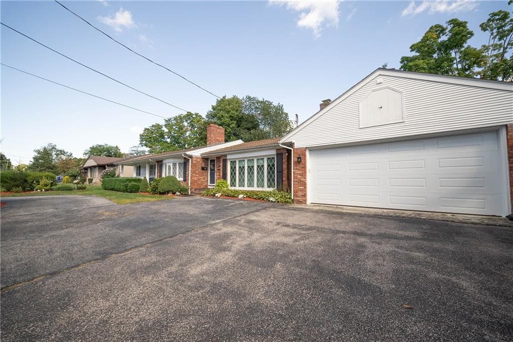 Single Family Residence at 230 Oaklawn Avenue, Cranston, photo 23 of 30