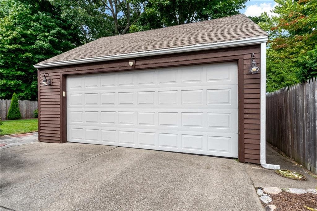 Single Family Residence at 11 Pine Crest Drive, East Providence, photo 31 of 37