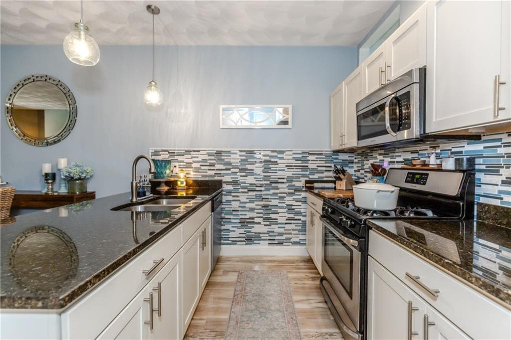 Condominium at 301 West Shore Road UNIT 10, Warwick, photo 10 of 28