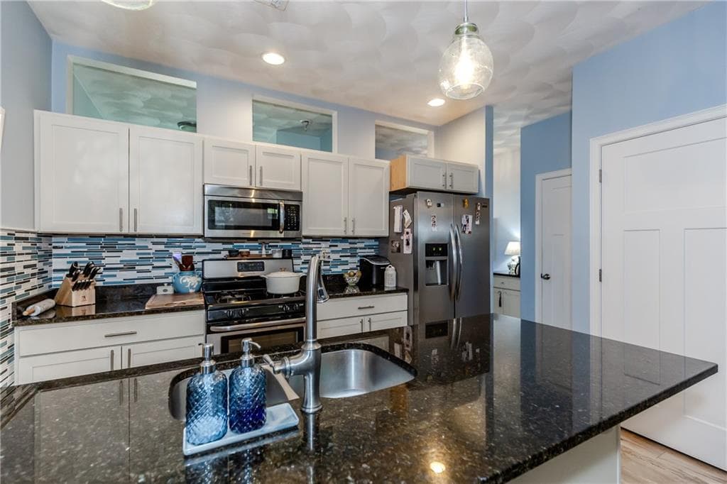 Condominium at 301 West Shore Road UNIT 10, Warwick, photo 11 of 28