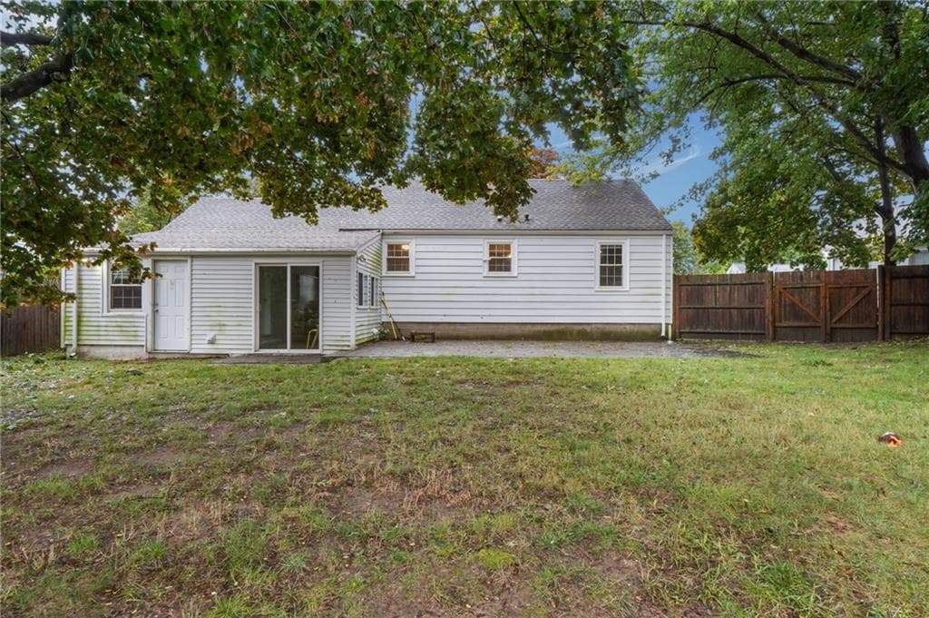 Single Family Residence at 33 Betsy Williams Drive, Warwick, photo 23 of 28
