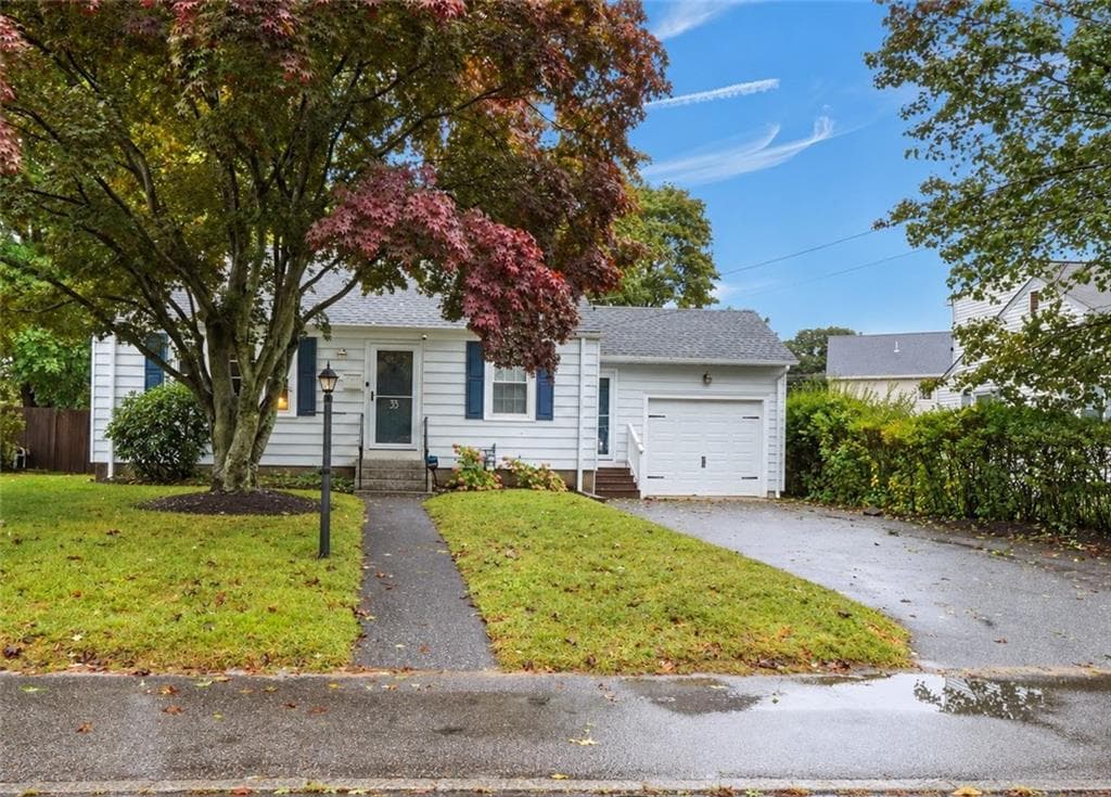 Single Family Residence at 33 Betsy Williams Drive, Warwick, photo 2 of 28