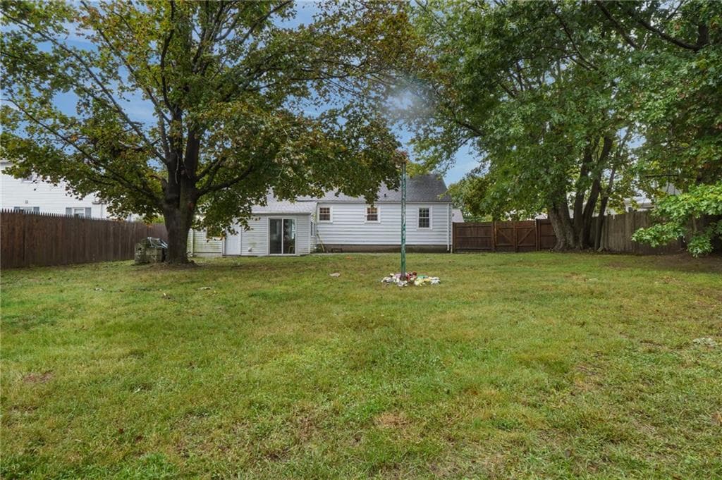 Single Family Residence at 33 Betsy Williams Drive, Warwick, photo 26 of 28