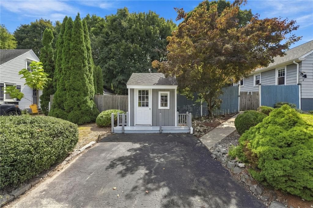 Single Family Residence at 1040 Greenwich Avenue, Warwick, photo 27 of 44