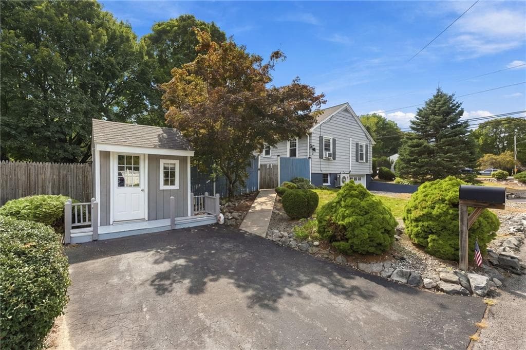 Single Family Residence at 1040 Greenwich Avenue, Warwick, photo 26 of 44