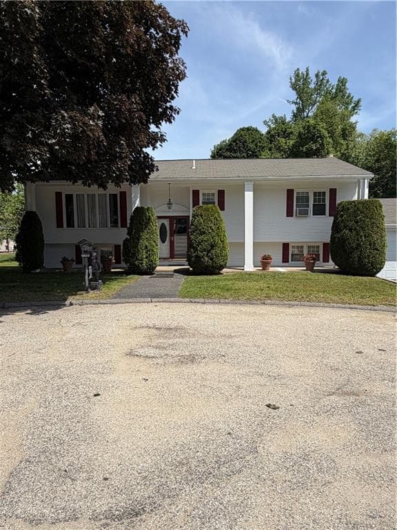 Single Family Residence at 6 Balsam Court, Johnston, photo 3 of 31