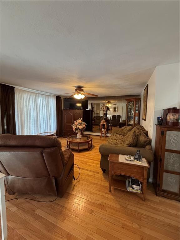 Single Family Residence at 6 Balsam Court, Johnston, photo 5 of 31