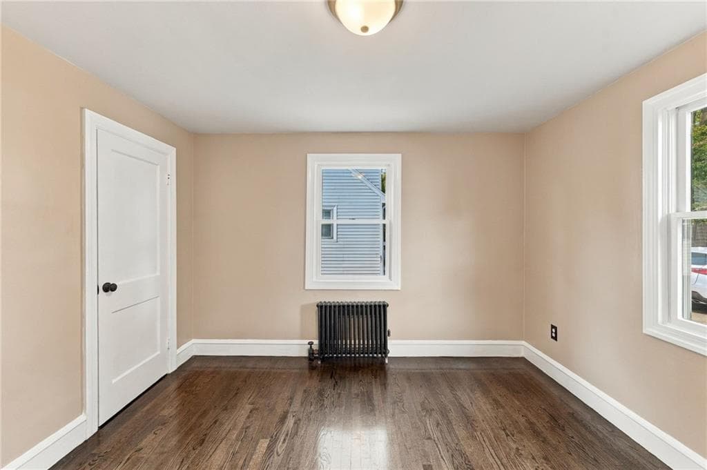 Single Family Residence at 386 Norwood Avenue, Warwick, photo 13 of 38