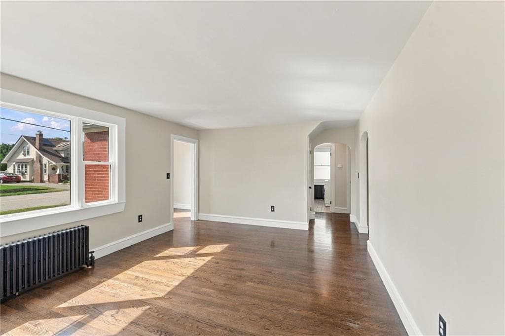 Single Family Residence at 386 Norwood Avenue, Warwick, photo 9 of 38