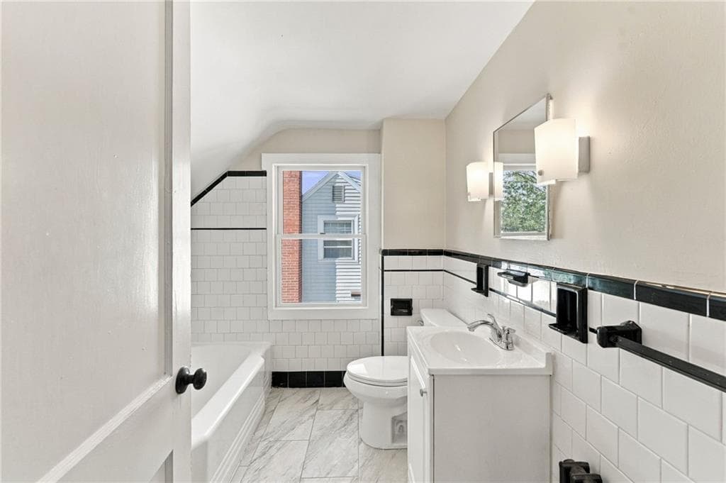 Single Family Residence at 386 Norwood Avenue, Warwick, photo 33 of 38