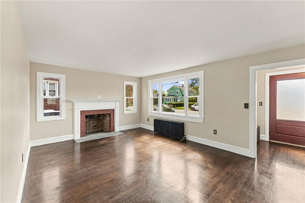 Single Family Residence at 386 Norwood Avenue, Warwick, photo 11 of 38