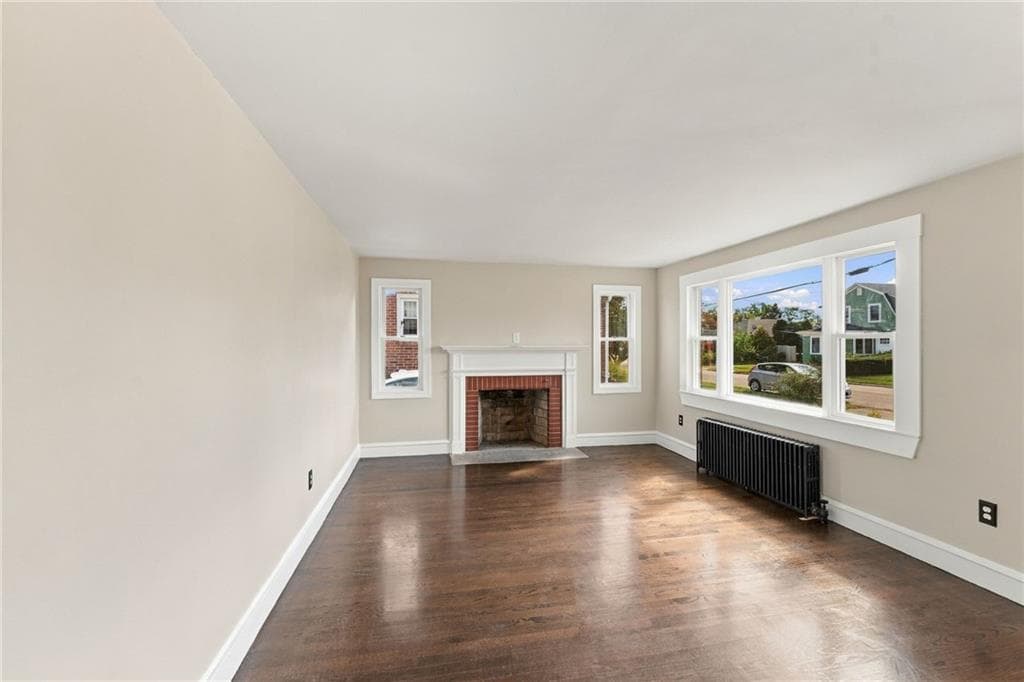 Single Family Residence at 386 Norwood Avenue, Warwick, photo 8 of 38